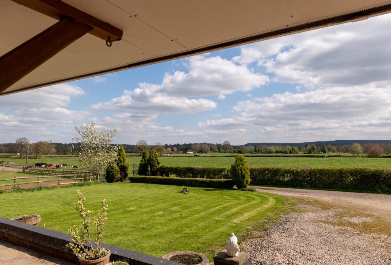 Tixall Manor Farm สแตฟฟอร์ด ภายนอก รูปภาพ