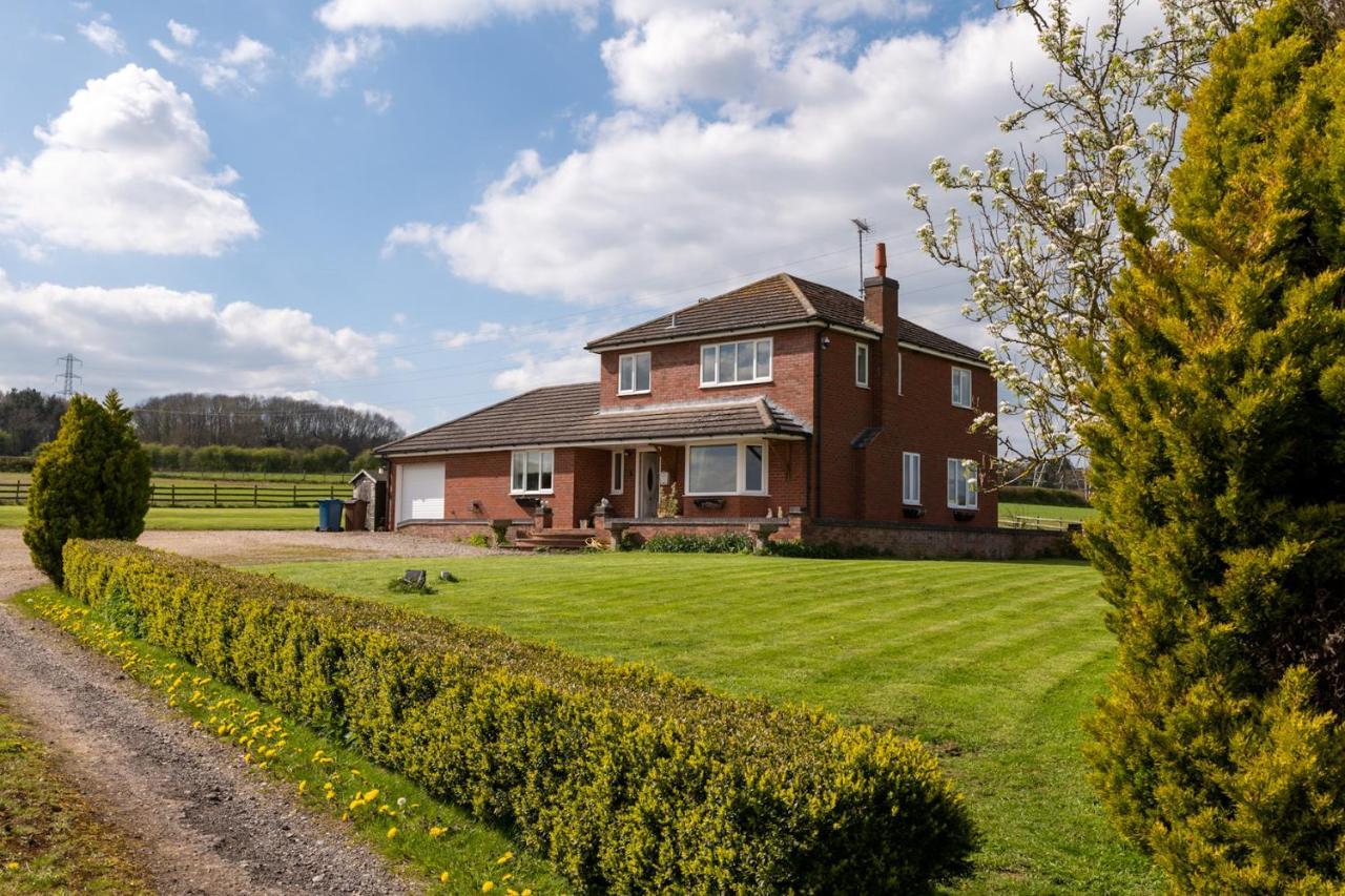 Tixall Manor Farm สแตฟฟอร์ด ภายนอก รูปภาพ
