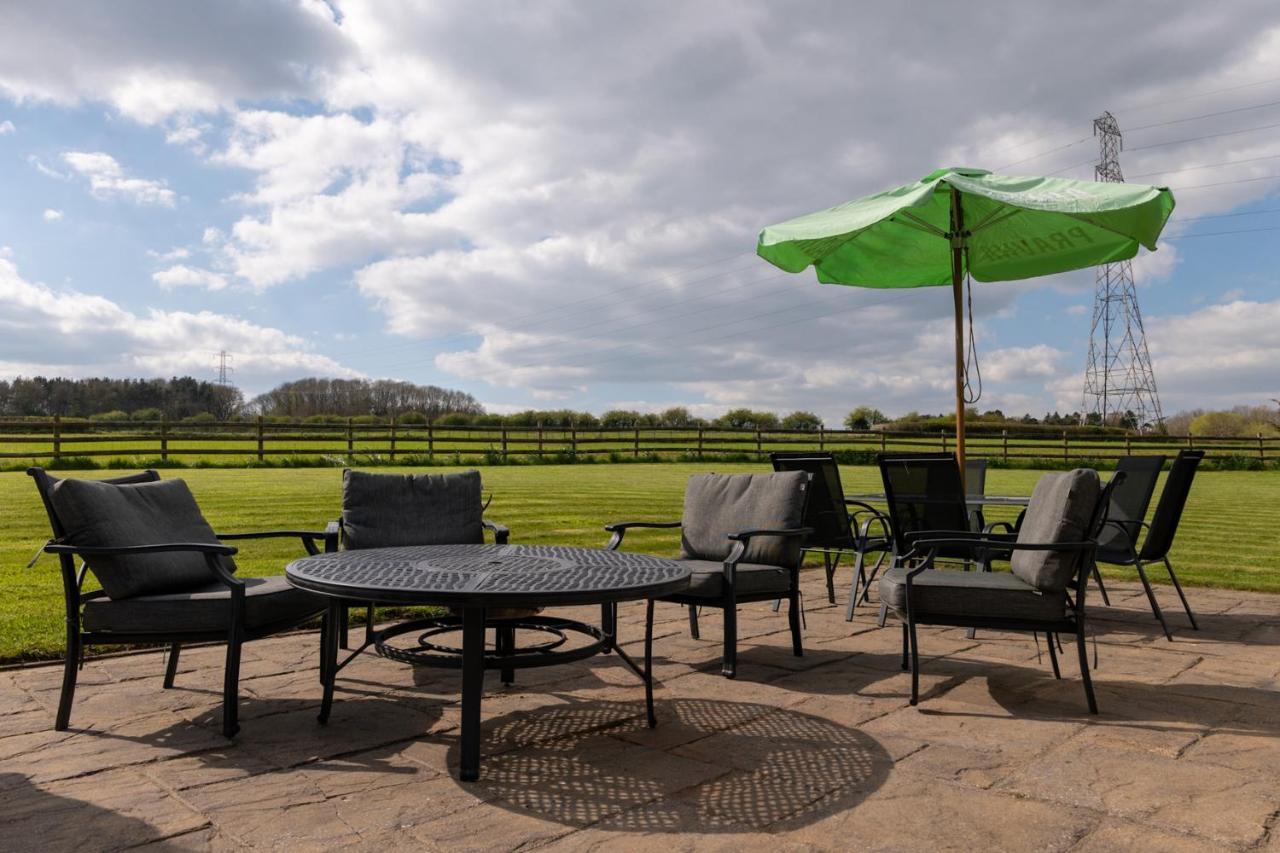 Tixall Manor Farm สแตฟฟอร์ด ภายนอก รูปภาพ