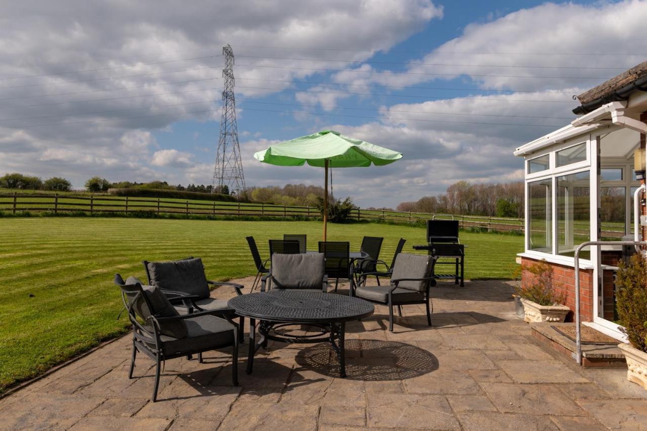 Tixall Manor Farm สแตฟฟอร์ด ภายนอก รูปภาพ