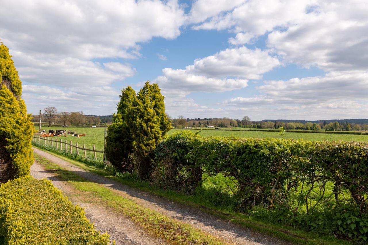Tixall Manor Farm สแตฟฟอร์ด ภายนอก รูปภาพ
