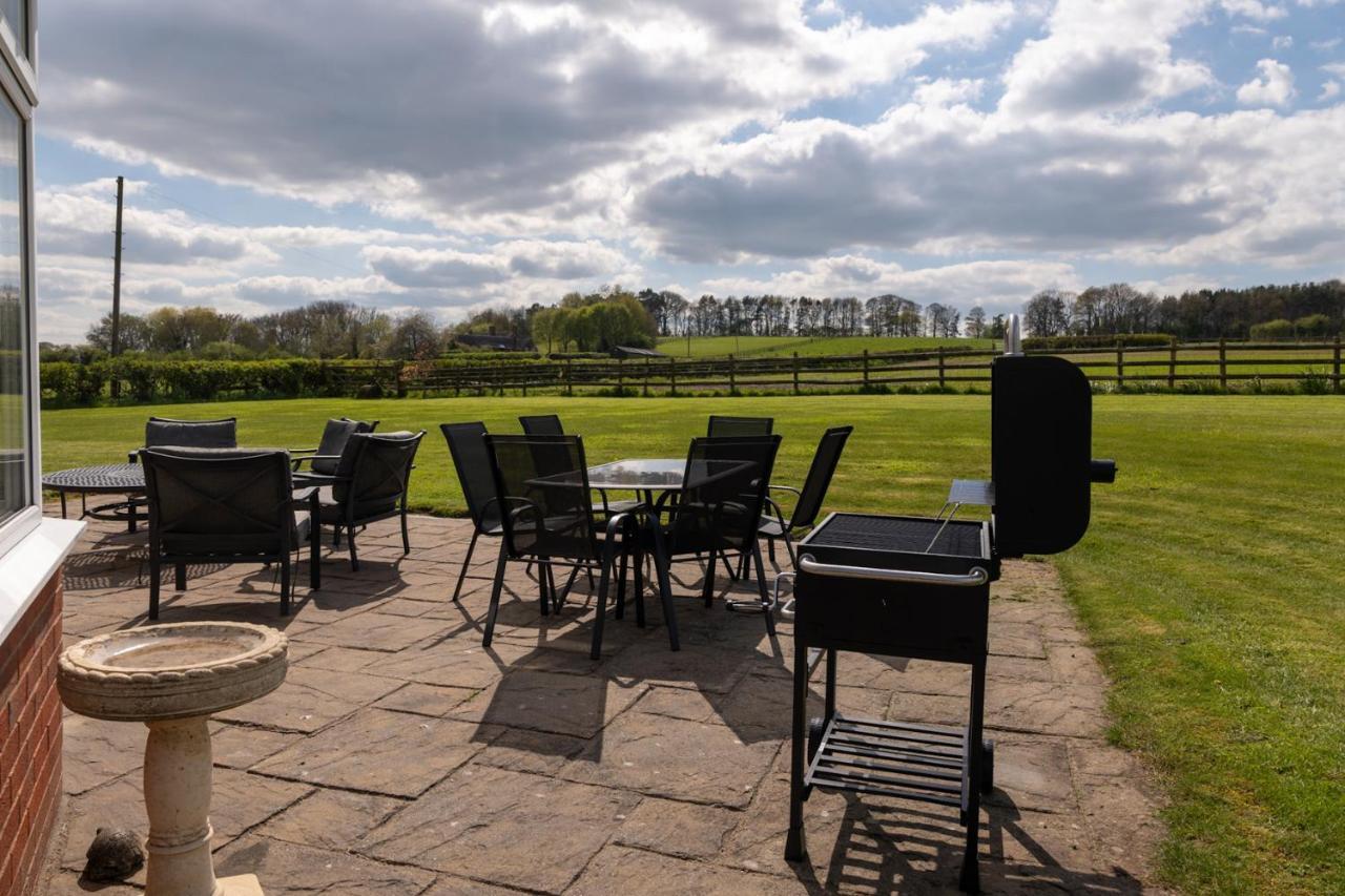 Tixall Manor Farm สแตฟฟอร์ด ภายนอก รูปภาพ