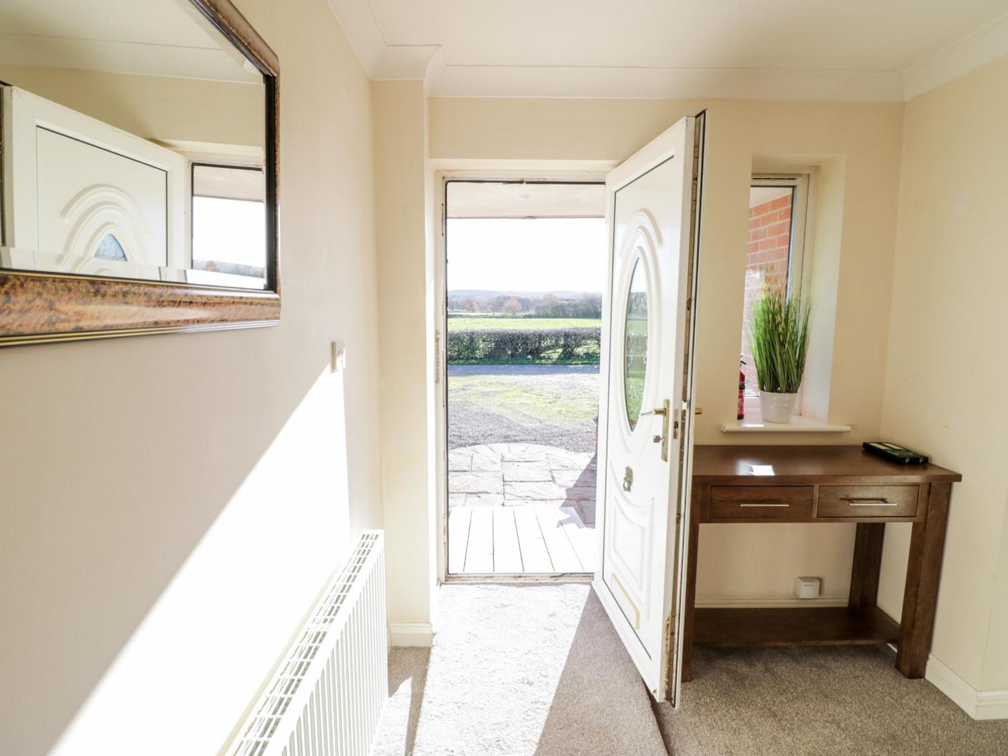 Tixall Manor Farm สแตฟฟอร์ด ภายนอก รูปภาพ